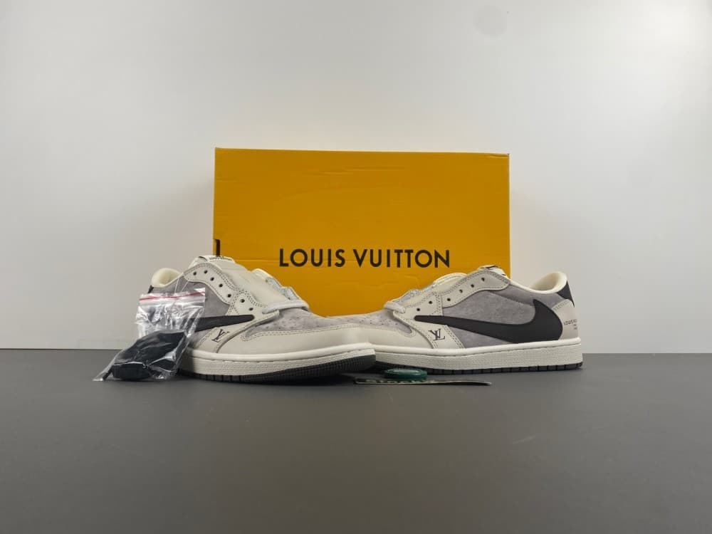 Travis Scott x Air Jordan 1 Low OG