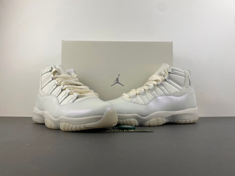 .Air Jordan 11 “Pearl”