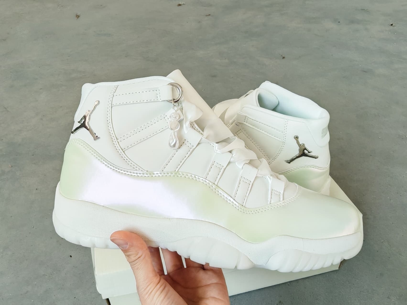 Jordan 11Pearl White