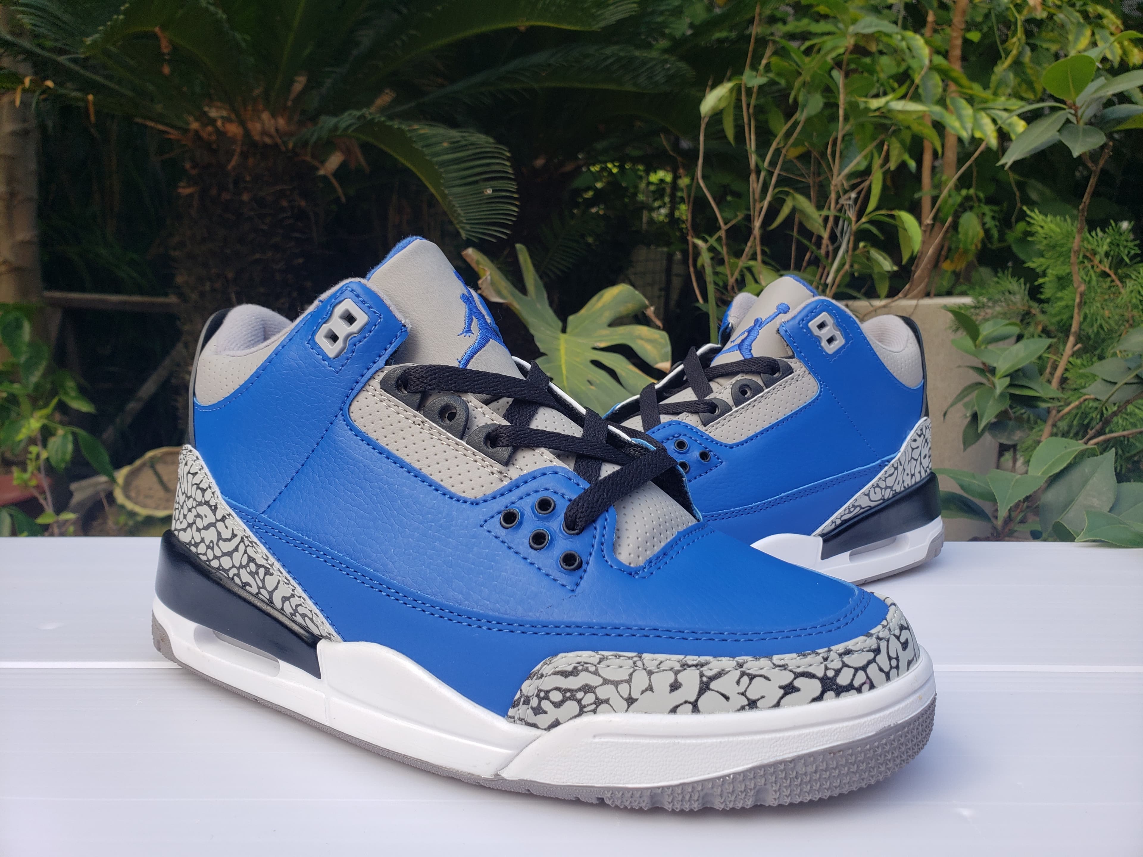 Air Jordan 3 Retro Varsity Royal Cement