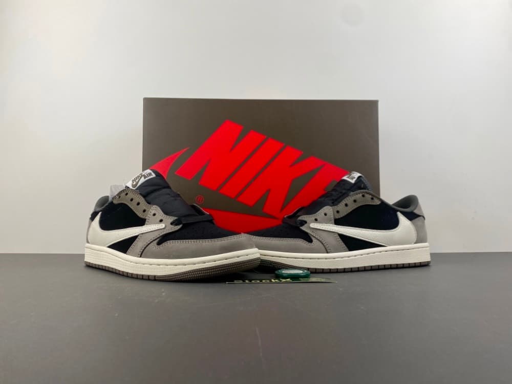 Version 21! Travis Scott x Air Jordan 1 Low.