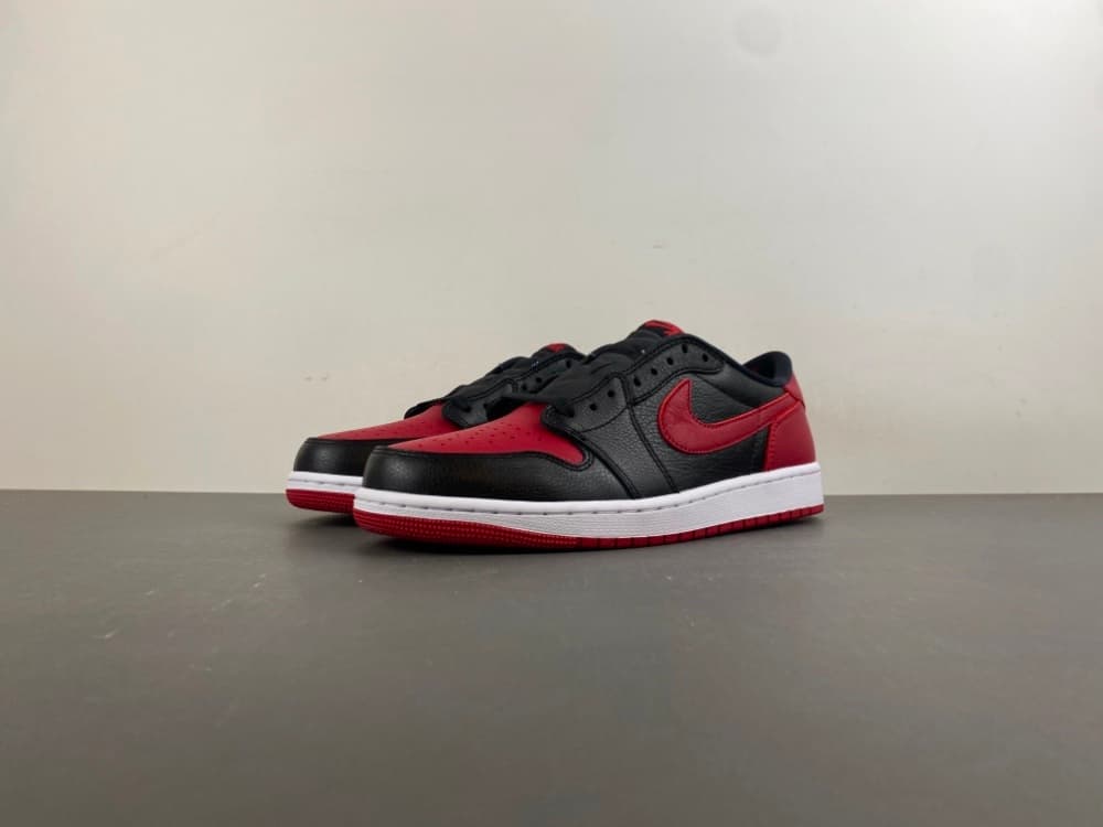 Air Jordan 1 Low OG “Banned”*