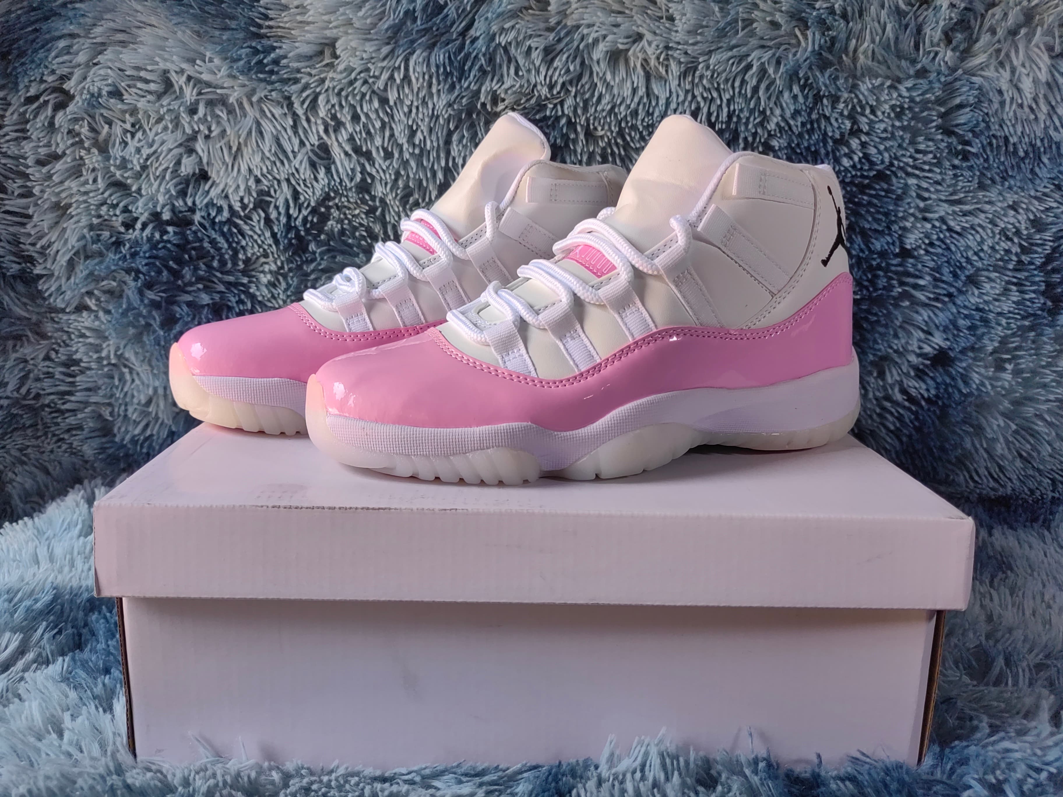 Air Jordan 11 Pink/White/Space