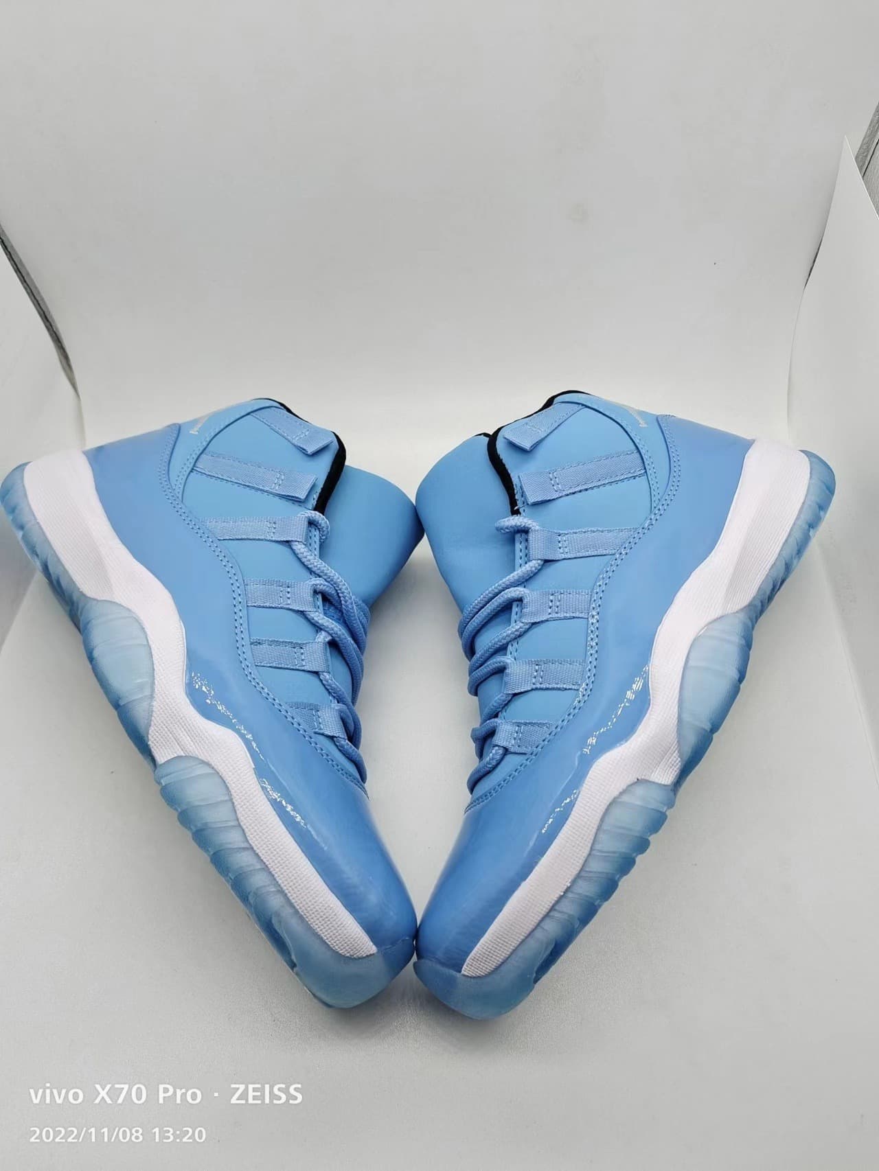 Air Jordan 11 Pantone(