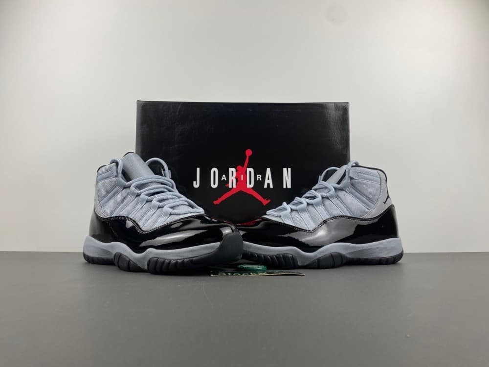 Air Jordan 11 Gray/Black.