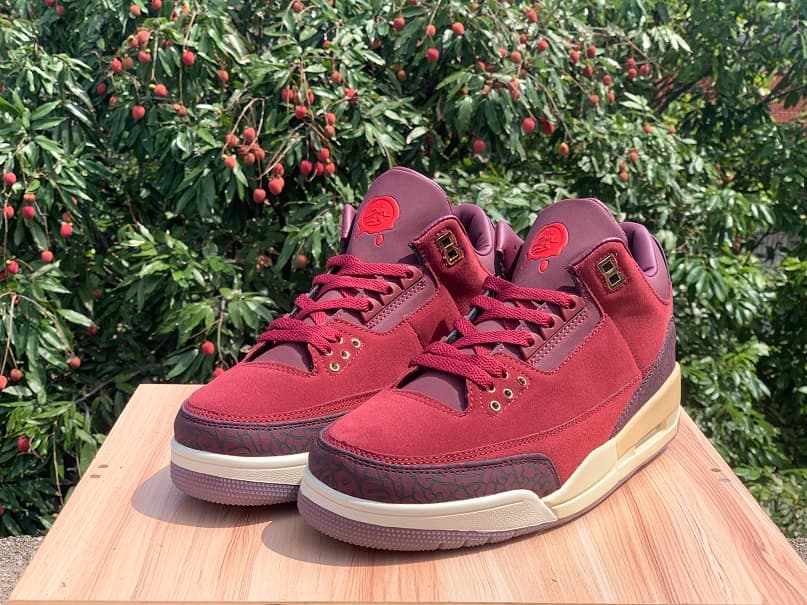 Air Jordan 3 Persimmon Red.