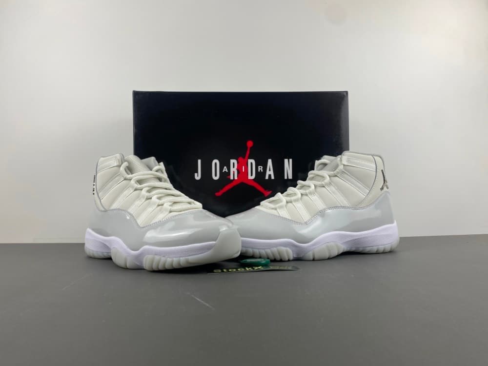 Air Jordan 11 Gray/Silver.