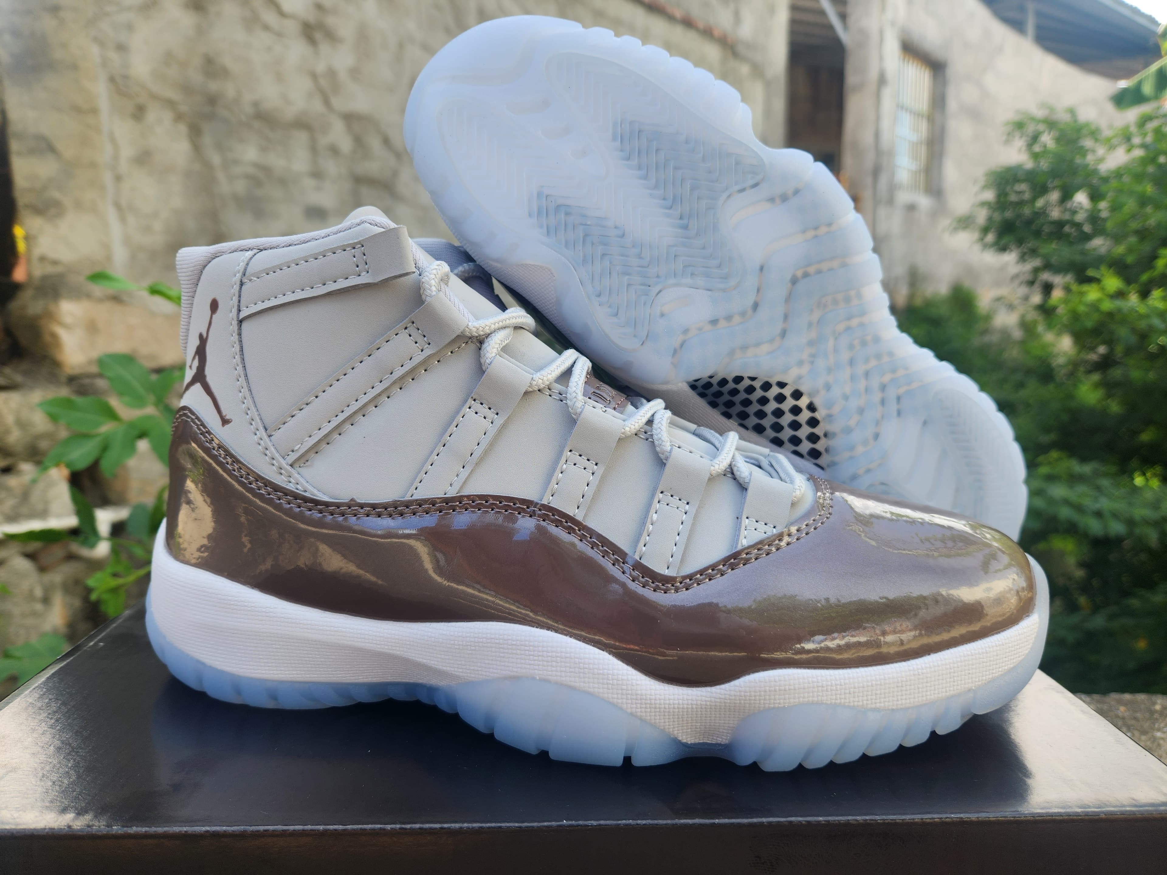 AIR JORDAN 11 Brown/Gray