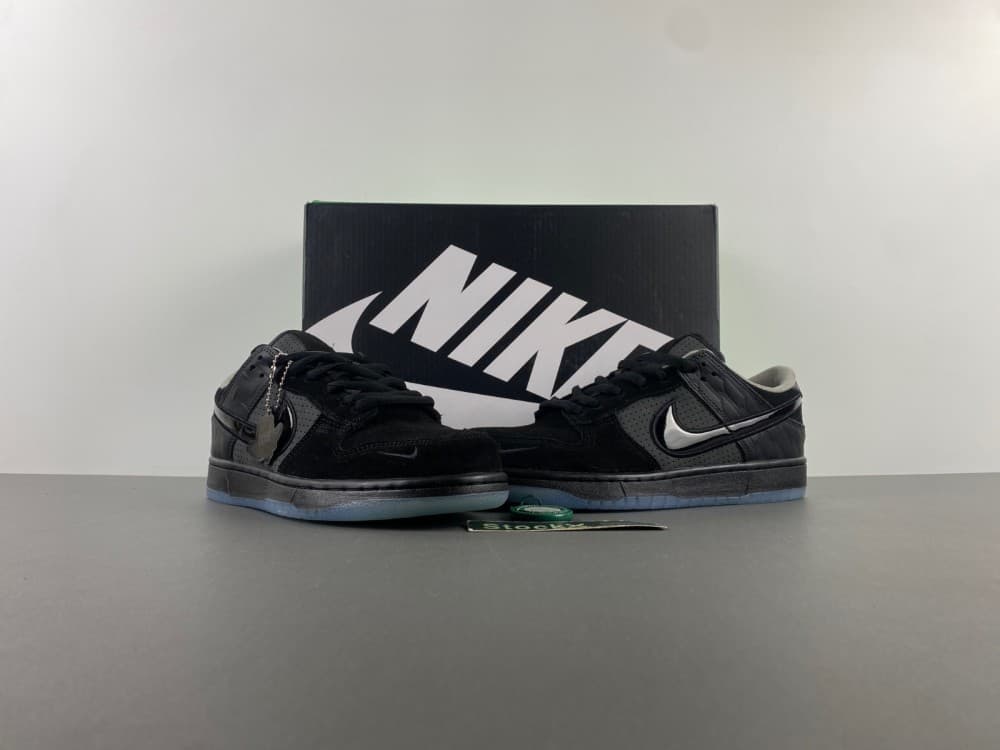 Dunk Low Lux “Oregon Black