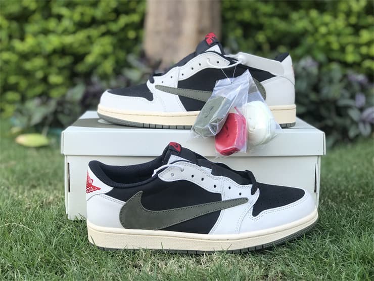 Travis Scott x Air Jordan 1 Low WMNS