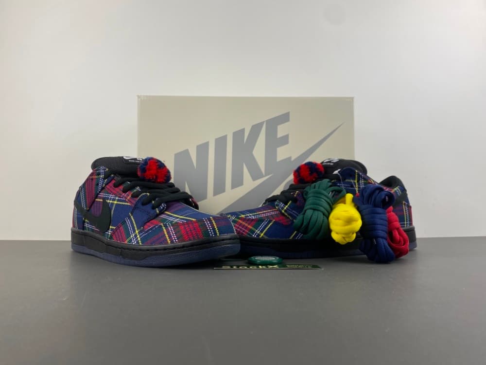 "Nardwuar" Scottish deep blue-red, product number: II1493-600