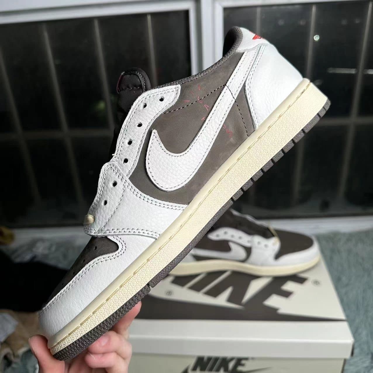 AJ1 barbed white-brown low-top retro