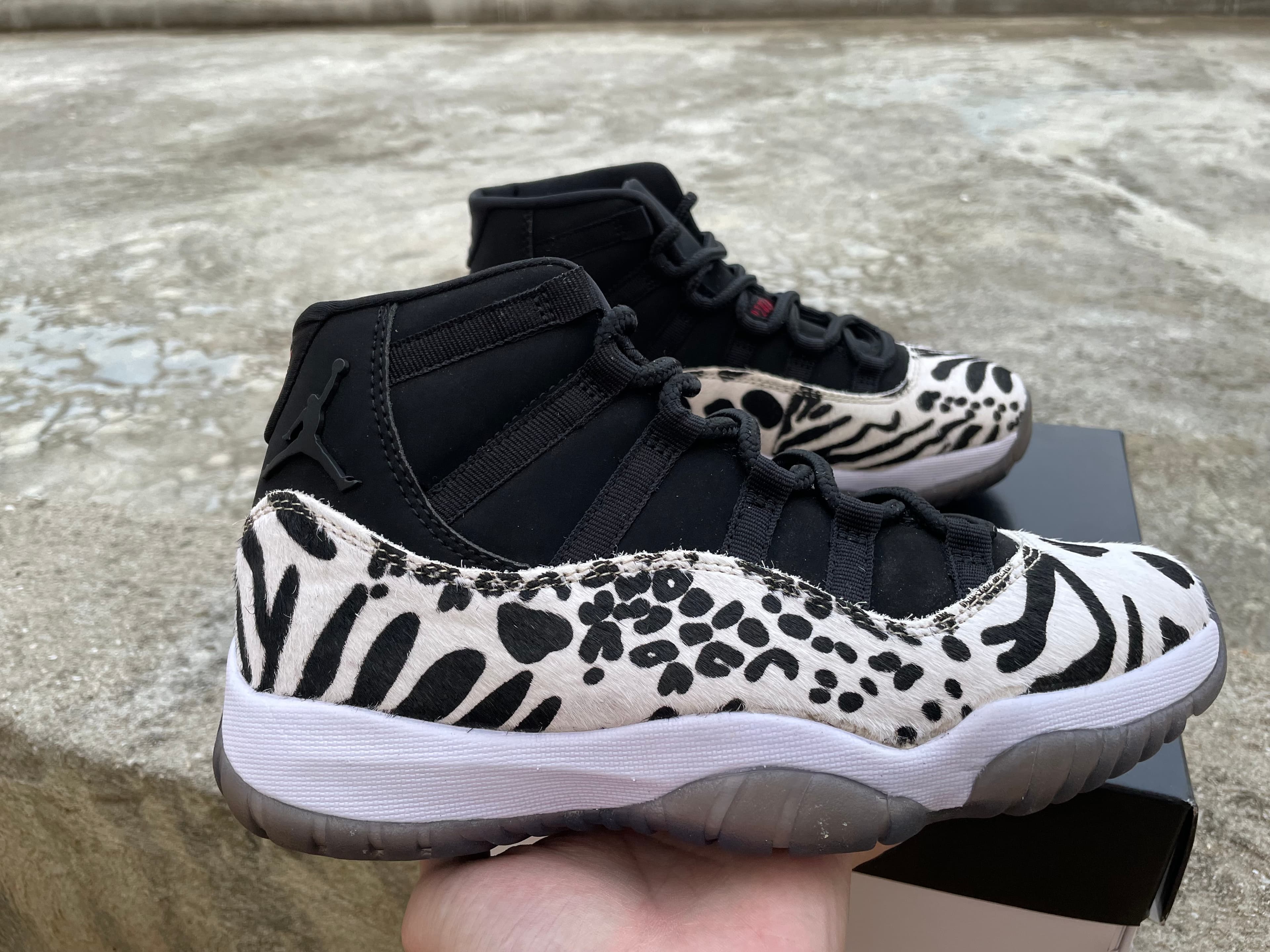 Qiao 11 Carbon Edition with Leopard Crack Pattern