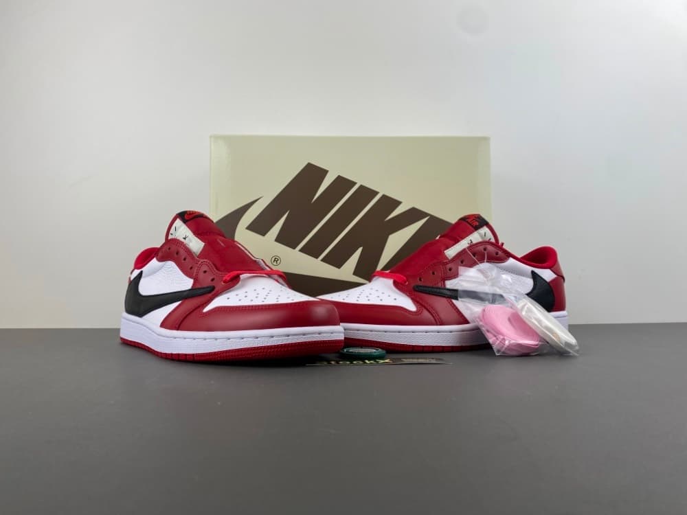 Travis Scott x Air Jordan 1 Low Chicago Swoosh Low Top