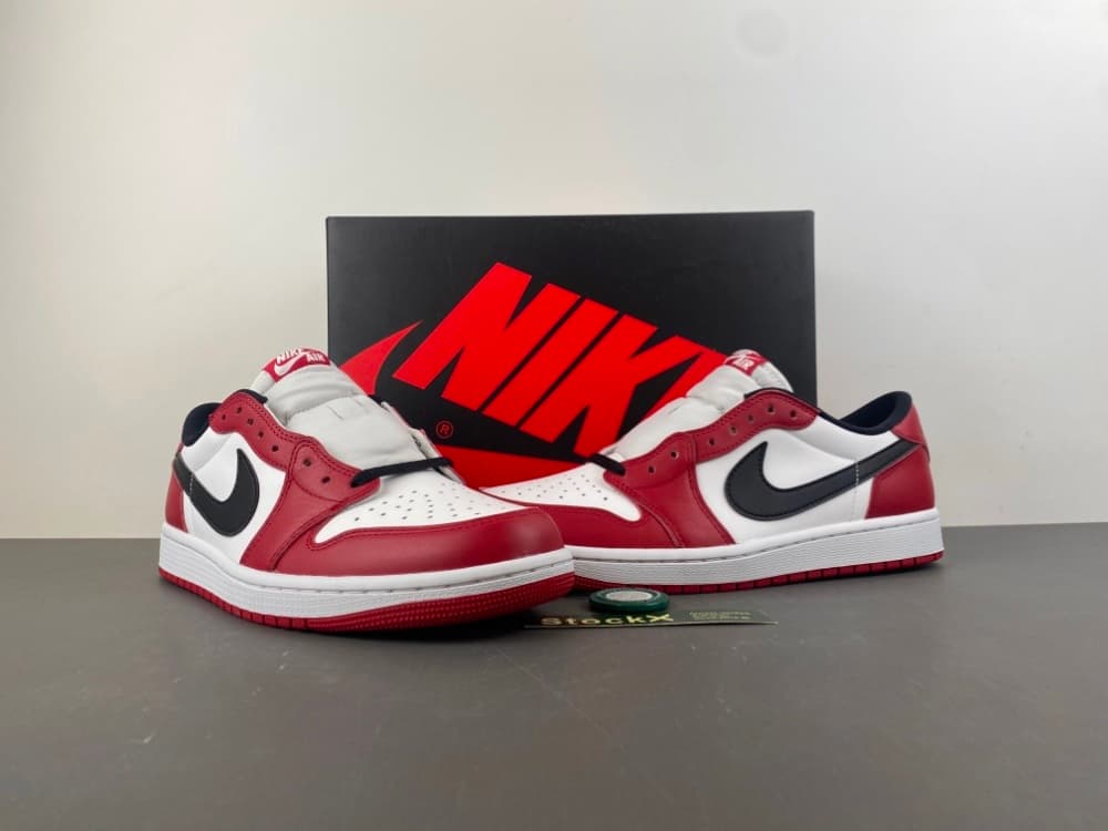 Huufu Edition 31, Air Jordan 1 Low OG “Chicago”.