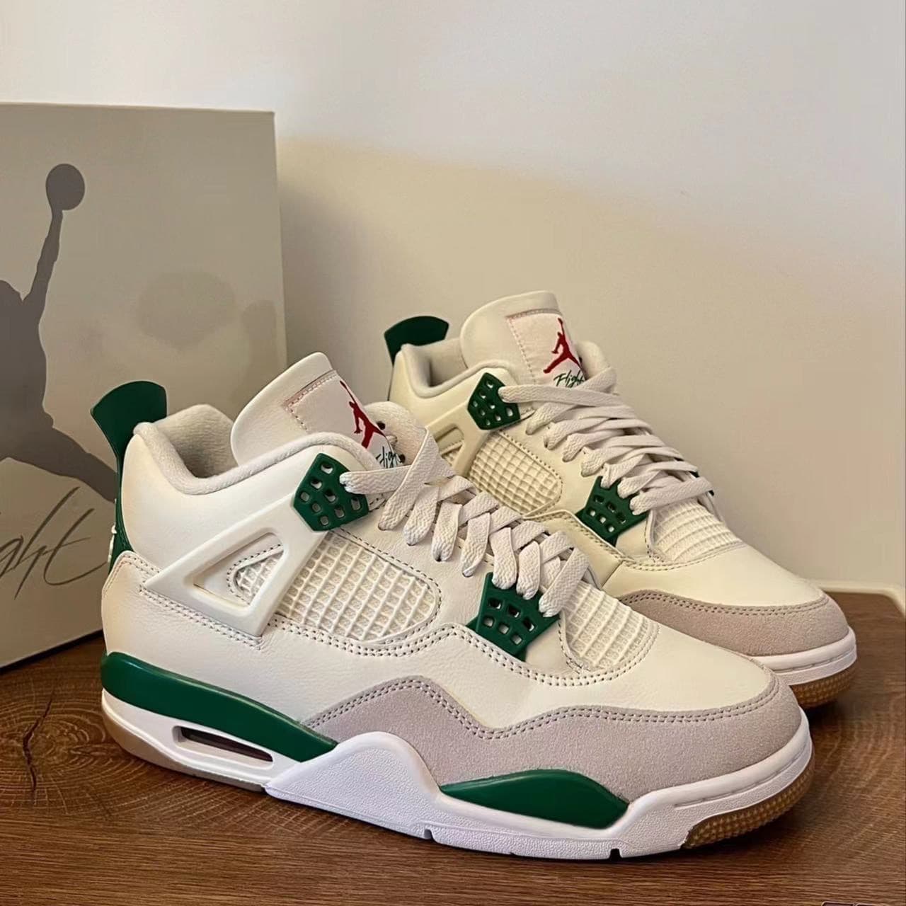Authentic AJ4 collaboration SB