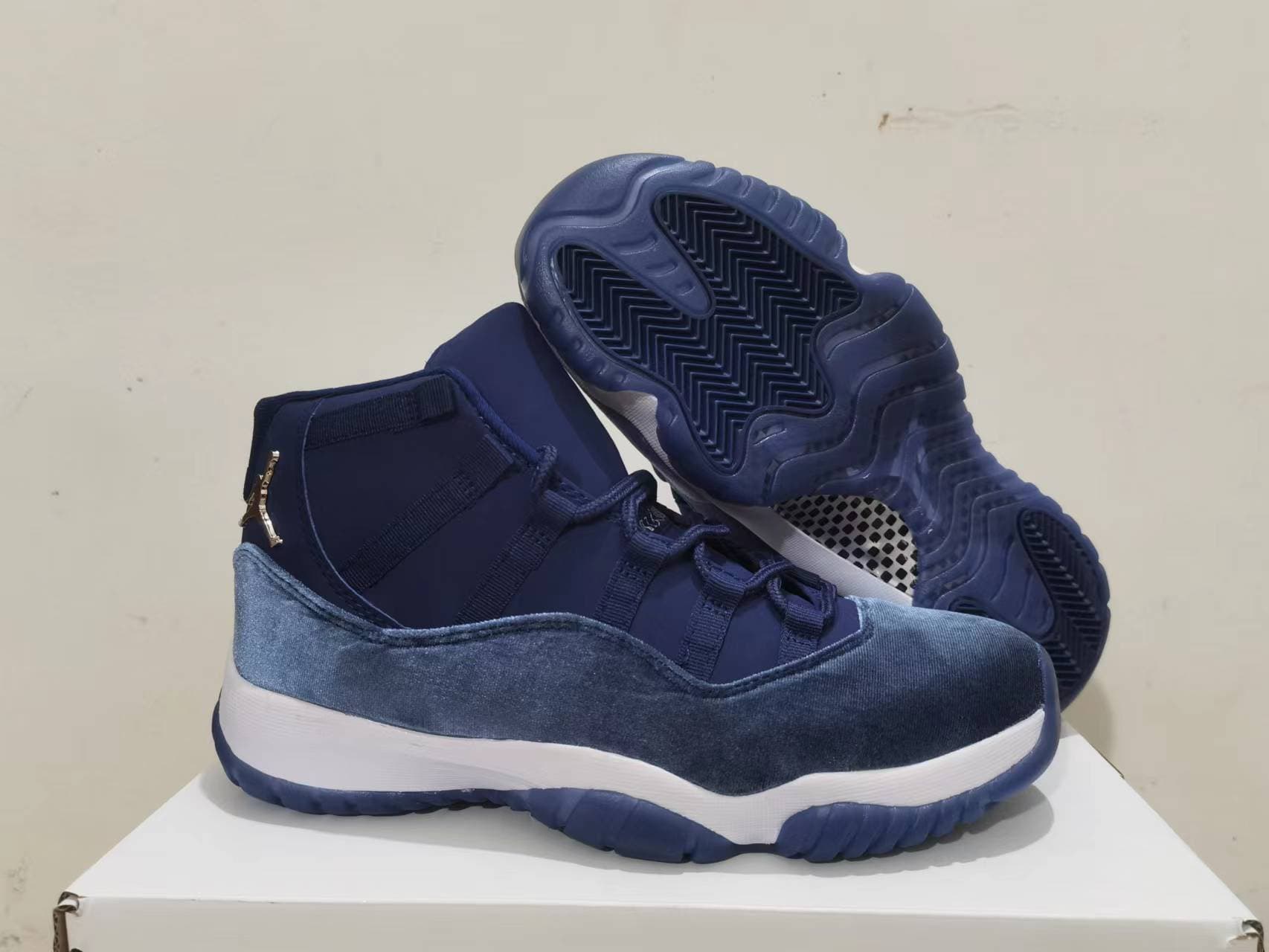 Qiao 11 Deep Blue Plush Unisex Shoes