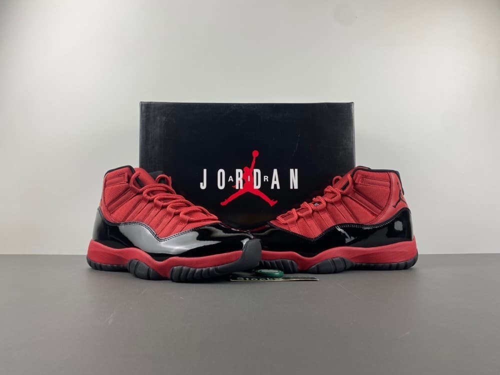Air Jordan 11 Red/Black.
